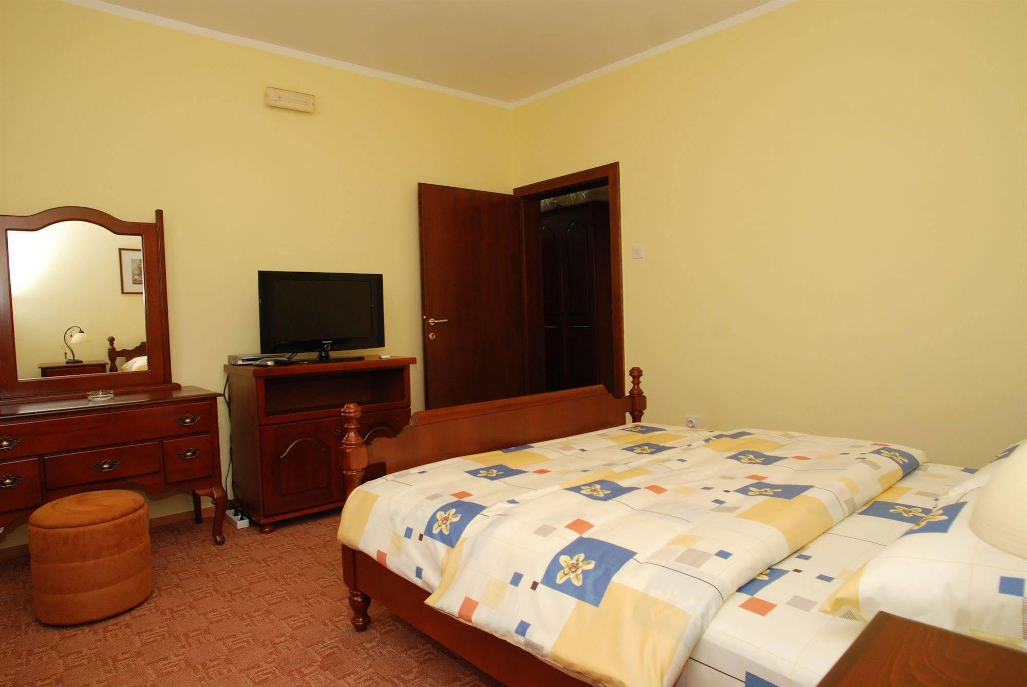 Hotel Laguna Podgorica Exterior photo